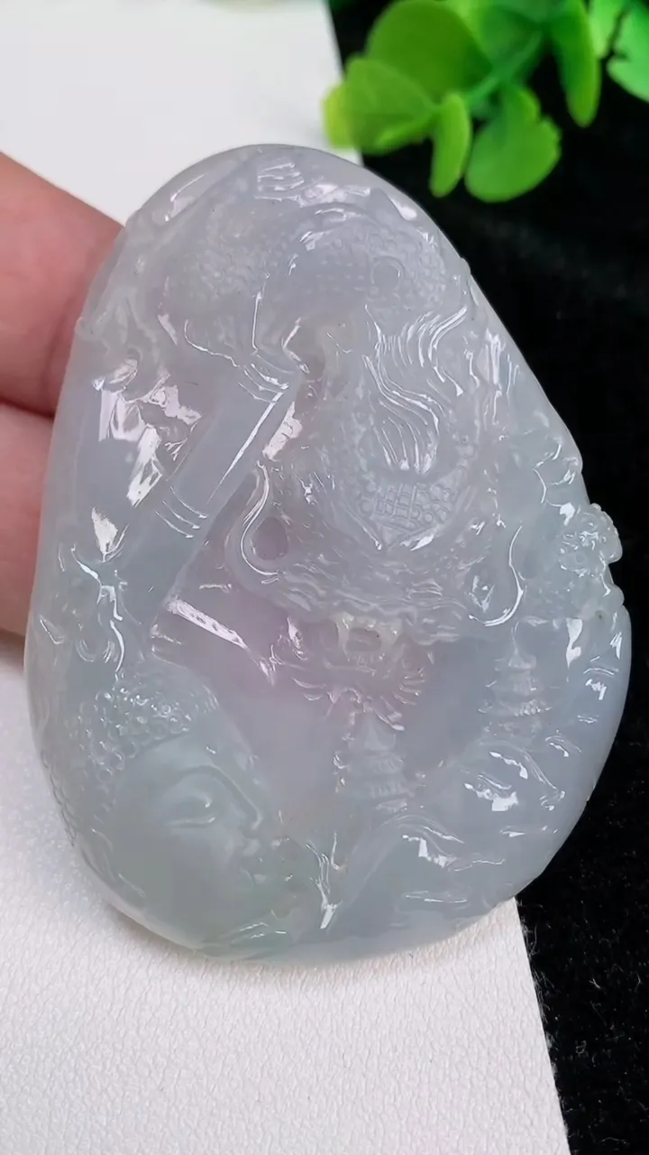 天然A货翡翠飘花龙牌吊坠，尺寸61.2-45.8-7.6，重量:37.13g
6月25日