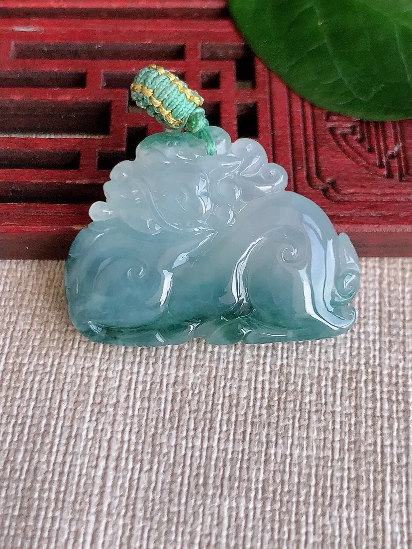 天然A货翡翠飘黄翡麒麟吊坠尺寸22.3×32×7m量10.37g 0624