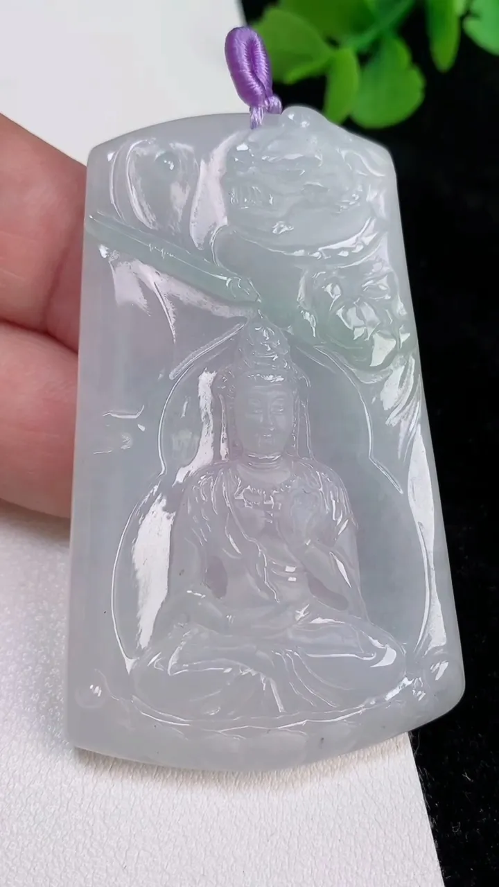 天然A货翡翠文殊菩萨吊坠，尺寸61-38.2-5.3，重量:26.76g
6月25日