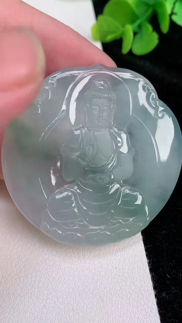 天然A货翡翠阿弥陀佛吊坠，尺寸4-47.4-4，重量:20.30g
6月25日