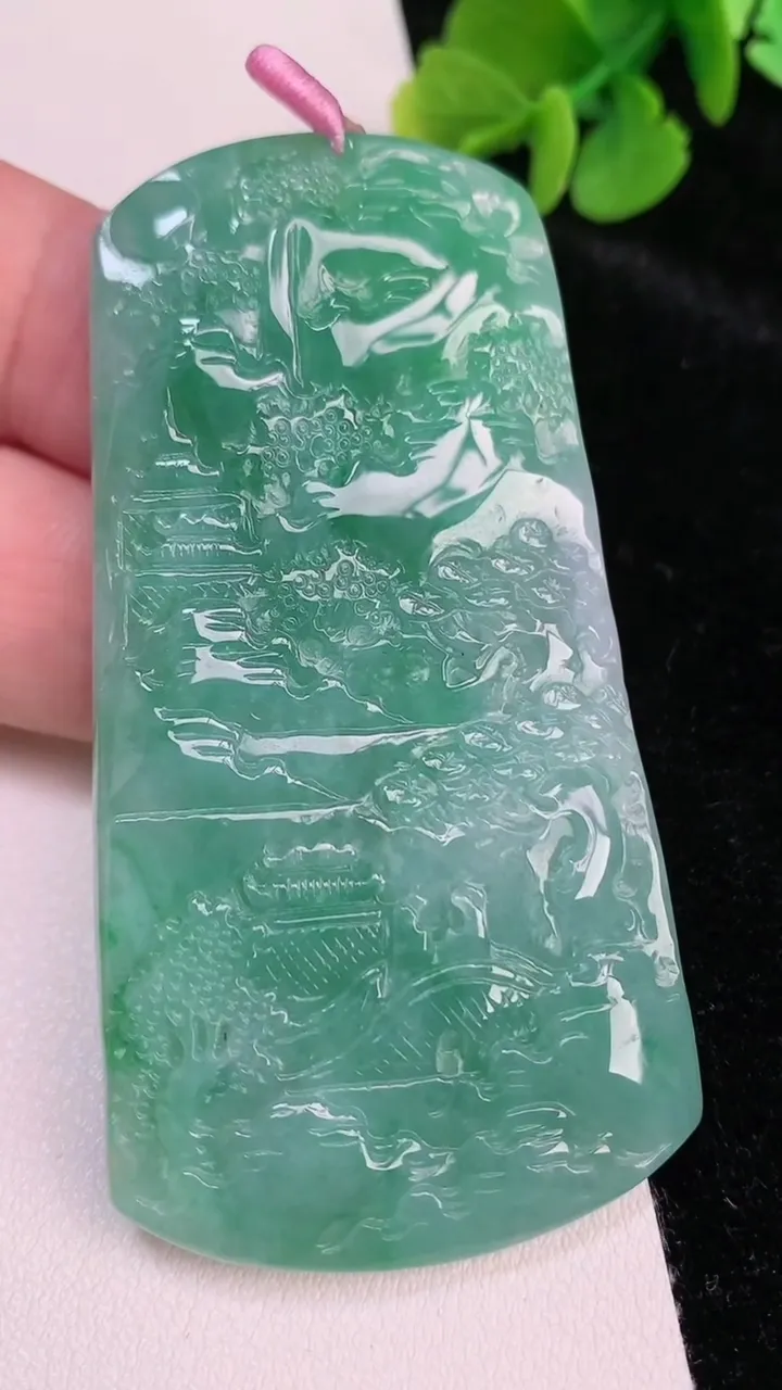 天然A货翡翠山水牌吊坠，尺寸69-35.2-4.8，重量:31.14g
6月25日