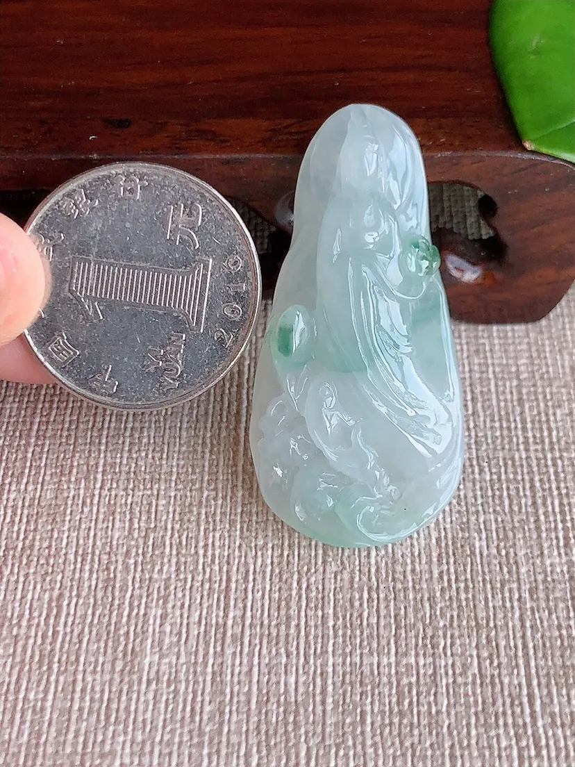 天然A货翡翠飘花大势至菩萨吊坠 尺寸43.8×21.4×8.3m量12.20g 0624