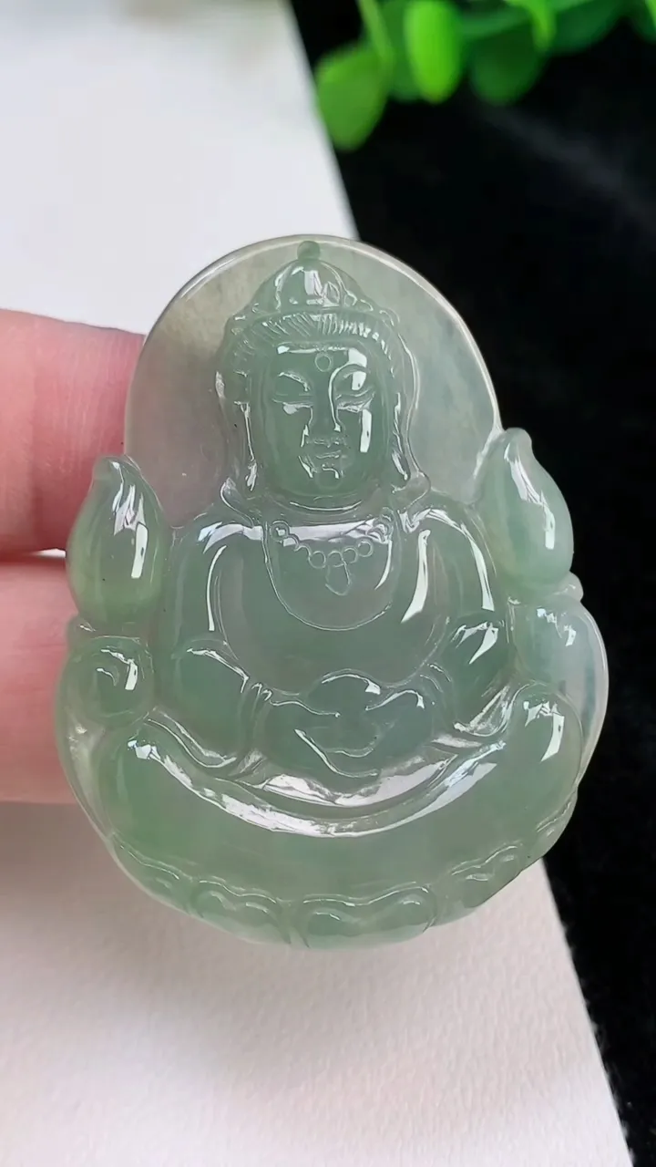 天然A货翡翠观音菩萨吊坠，尺寸49-39-5.2，重:17.28g
6月25日