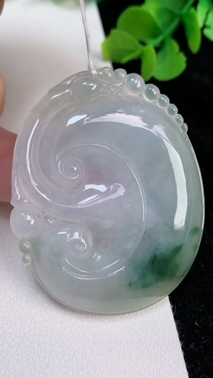 天然A货翡翠飘花如意吊坠，尺寸53.3-42.3-5.4，重量:23.31g
6月25日