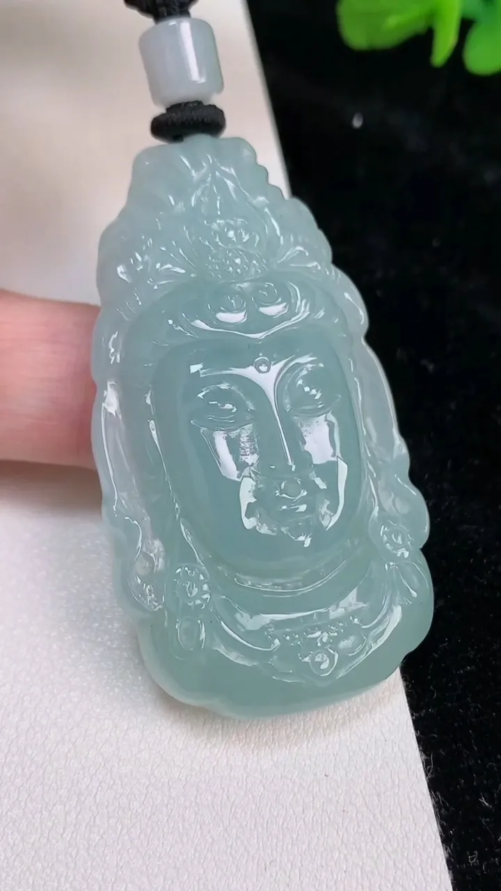 天然A货翡翠观音头吊坠，尺寸53-30.3-9.3，重量:29.04g
6月25日
