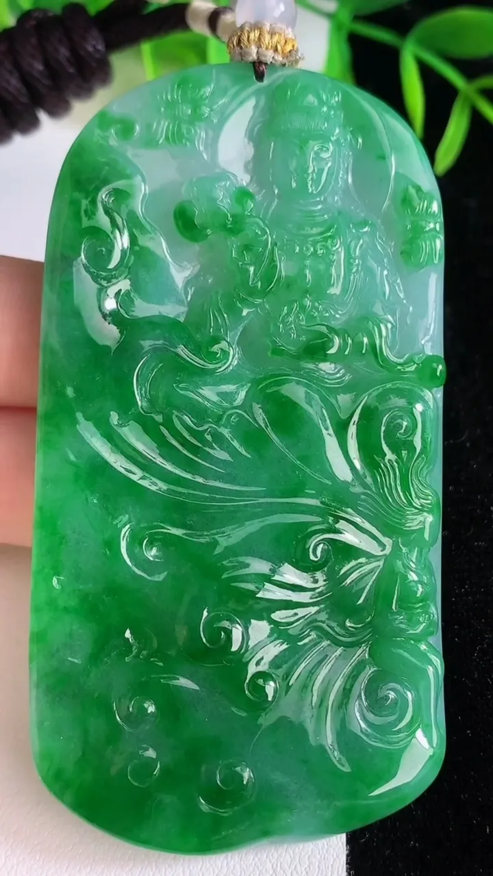 天然A货翡翠大势至观音菩萨吊坠，尺寸78-41-6，重量:57.60g
6月25日