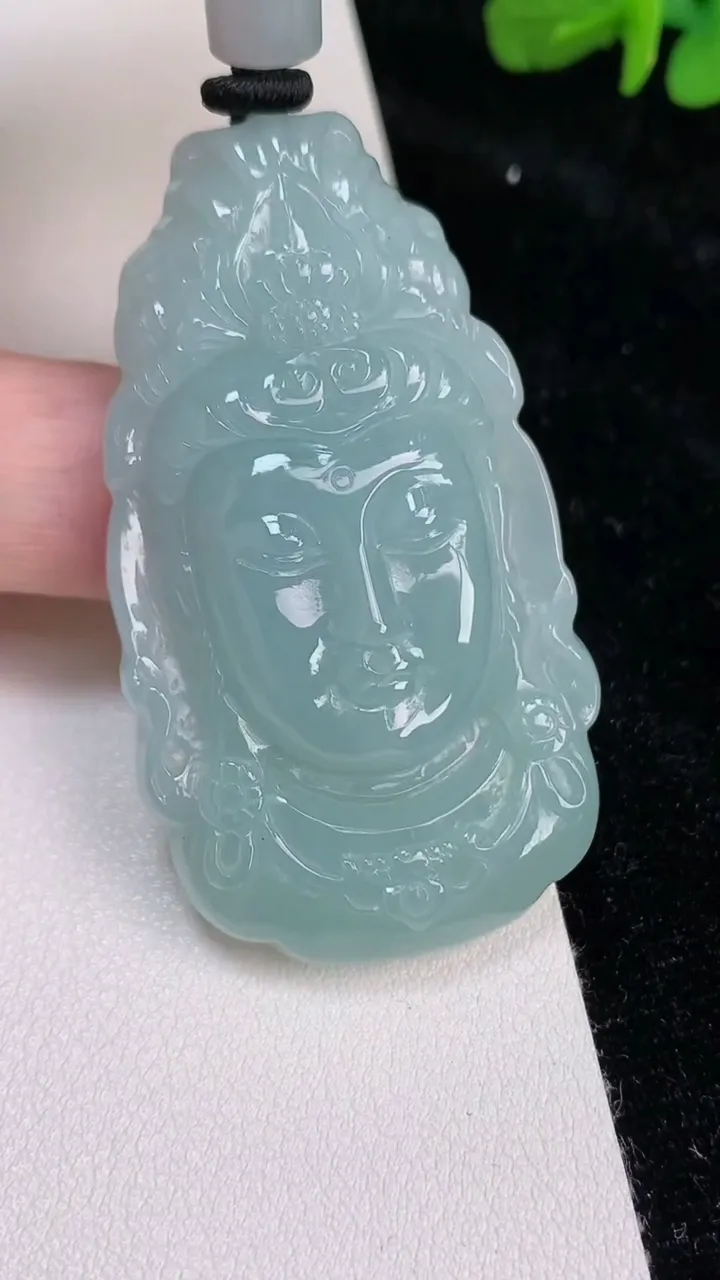 天然A货翡翠观音头吊坠，尺寸53-30.3-9.3，重量:29.04g
6月25日