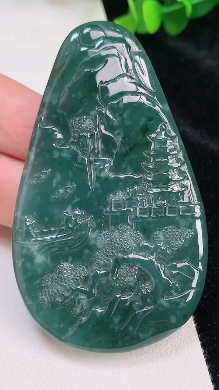 天然A货翡翠蓝水山水牌吊坠，尺寸80-46.8-8.6，重:69.16g
6月25日