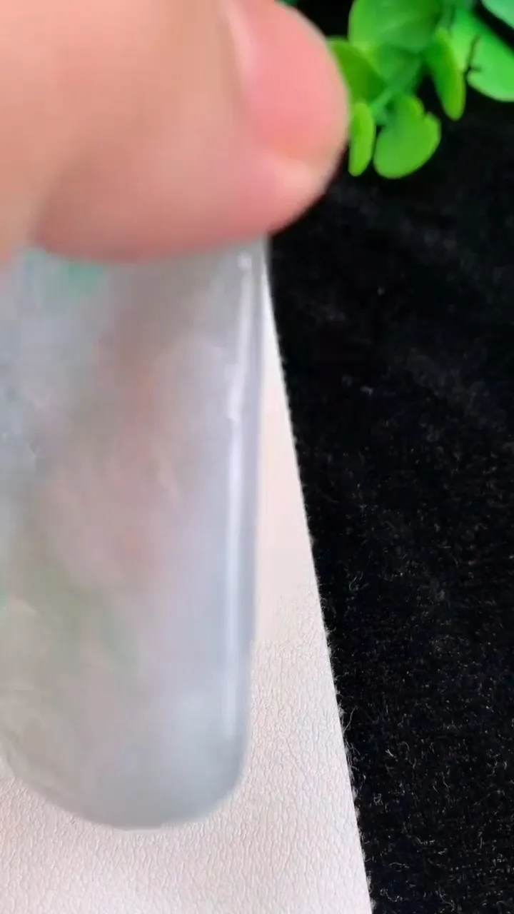 天然A货翡翠山水牌吊坠，尺寸78.6-50-4，重量:43.45g
6月25日