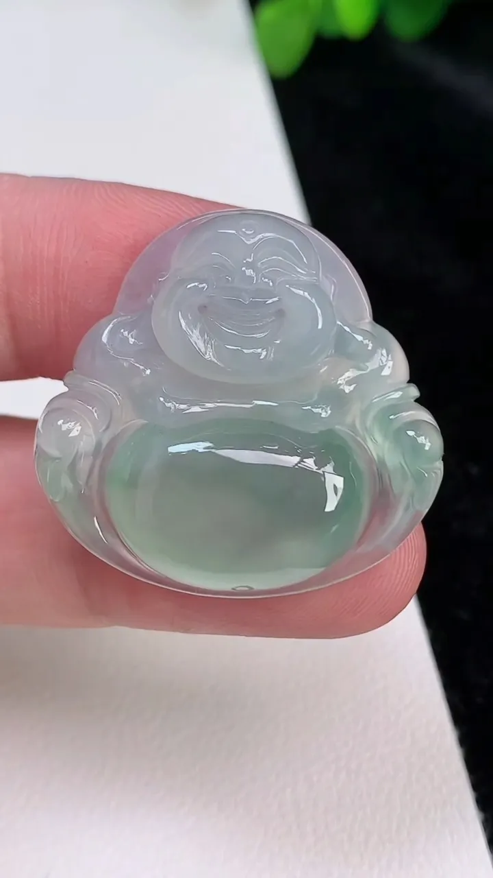 天然A货翡翠飘花佛公吊坠，尺寸 30.6-32-6.4，重:10.85g
6月25日
