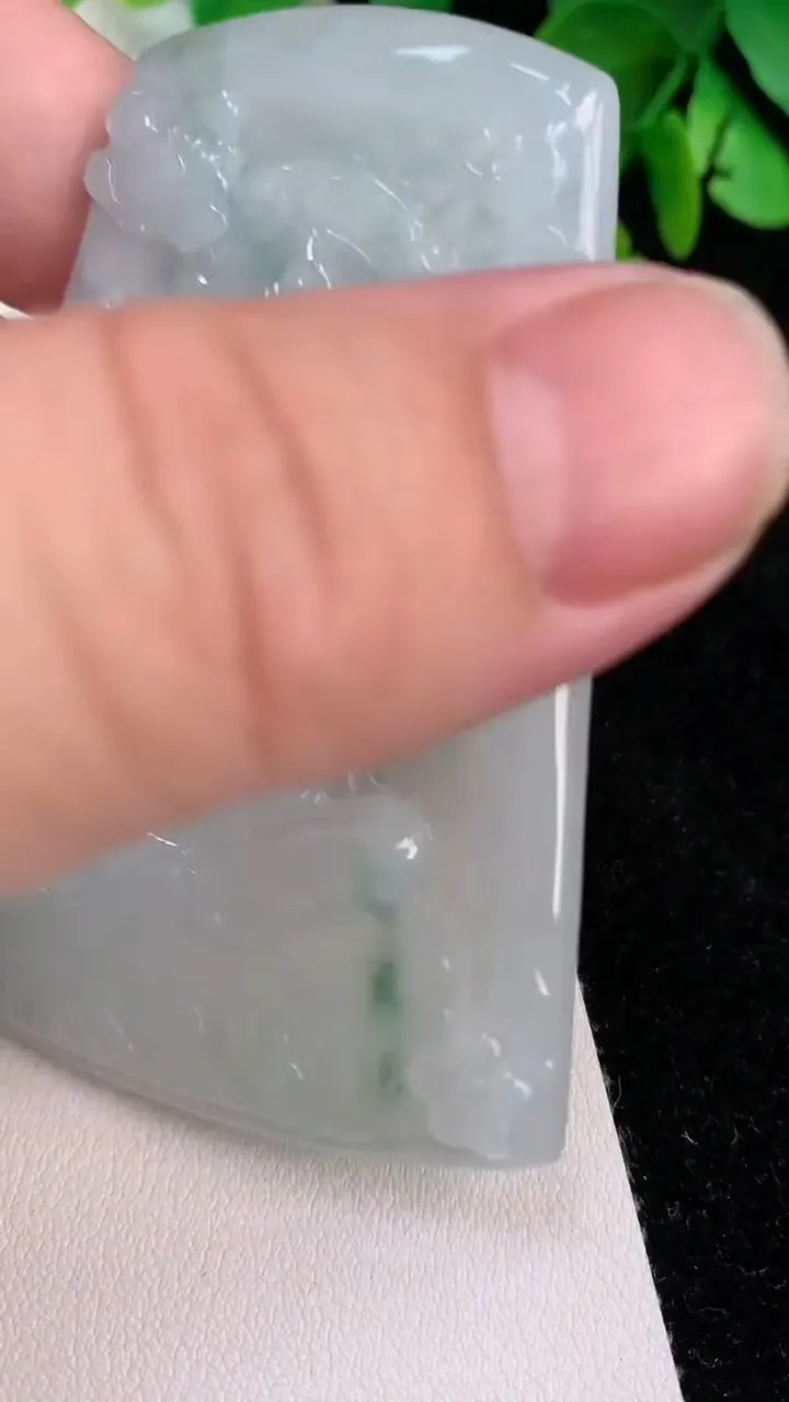天然A货翡翠虚空藏观音菩萨吊坠，尺寸69.7-48.6-5，重量:35.74g
6月25日