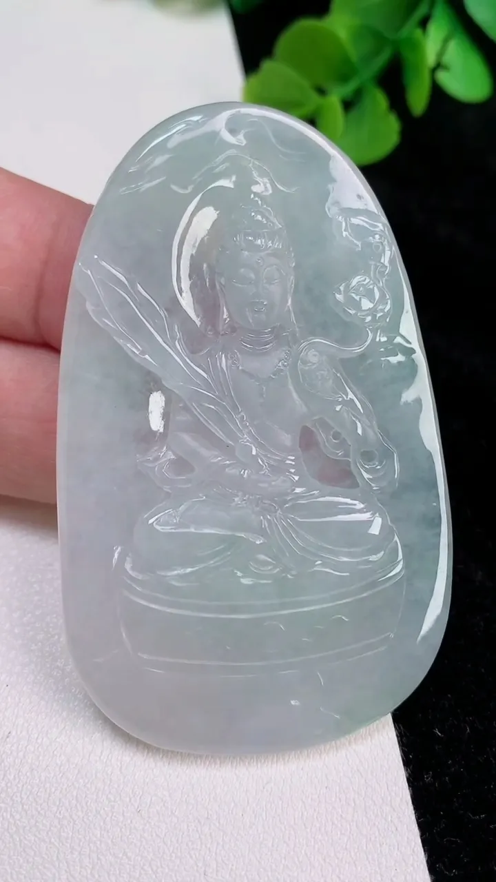 天然A货翡翠虚空藏观音菩萨吊坠，尺寸66.8-41.3-5.8，重量:34.48g
6月25日