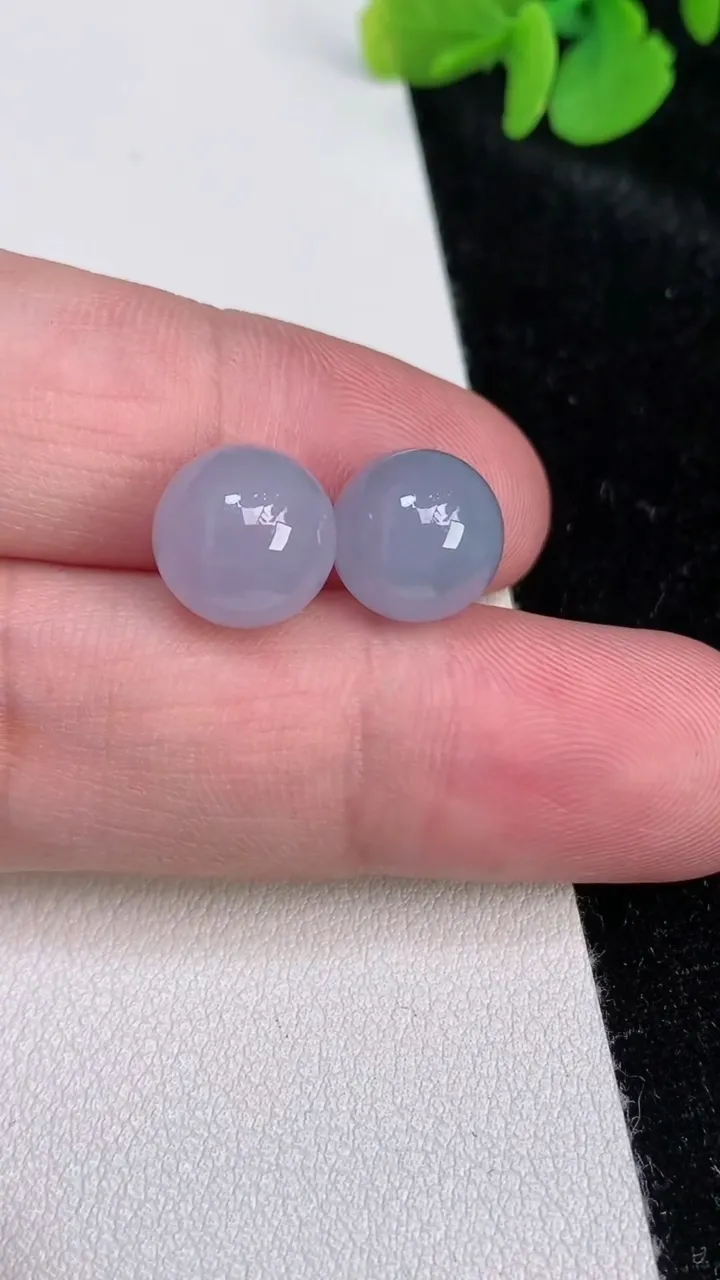 天然A货翡翠紫罗兰圆珠镶嵌件一对，尺寸10.2，重量:4.20g
6月25日