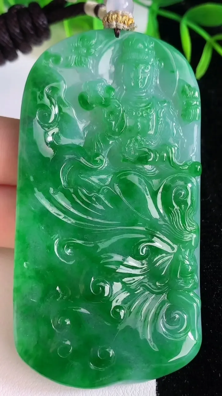 天然A货翡翠大势至观音菩萨吊坠，尺寸78-41-6，重量:57.60g
6月25日