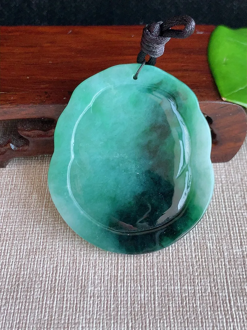 天然A货翡翠冰润飘花生肖牛吊坠尺寸51.4×44.5×5.8m量24.24g 0624
