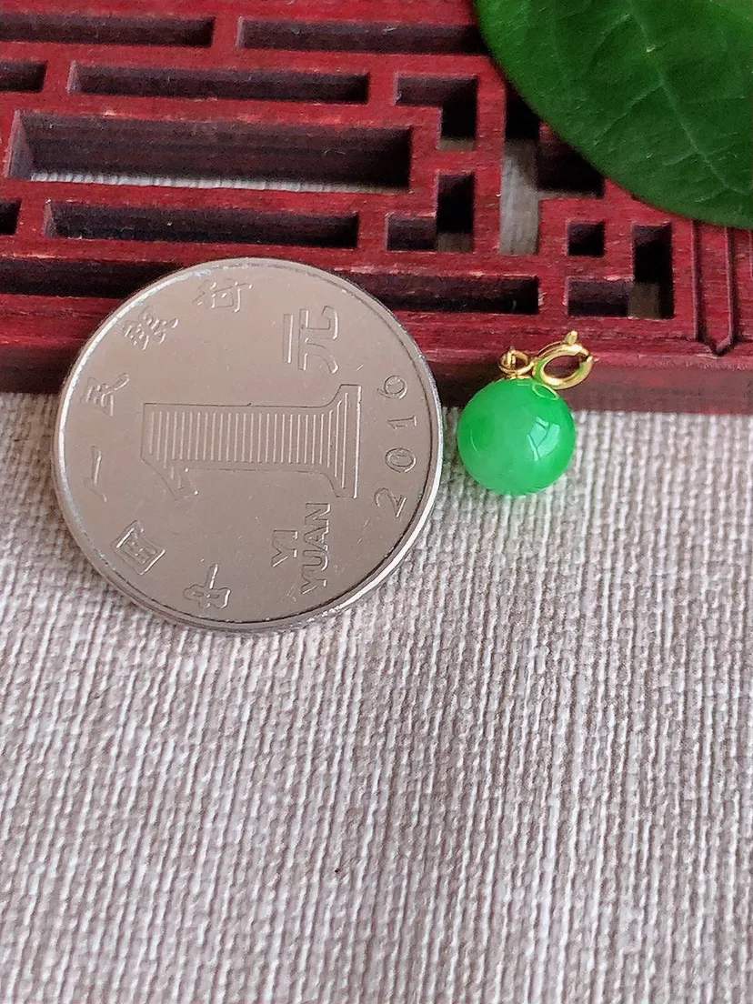 天然A货翡翠18K金扣头满绿圆珠转运珠吊坠尺寸7.2m量0.80g 0624
