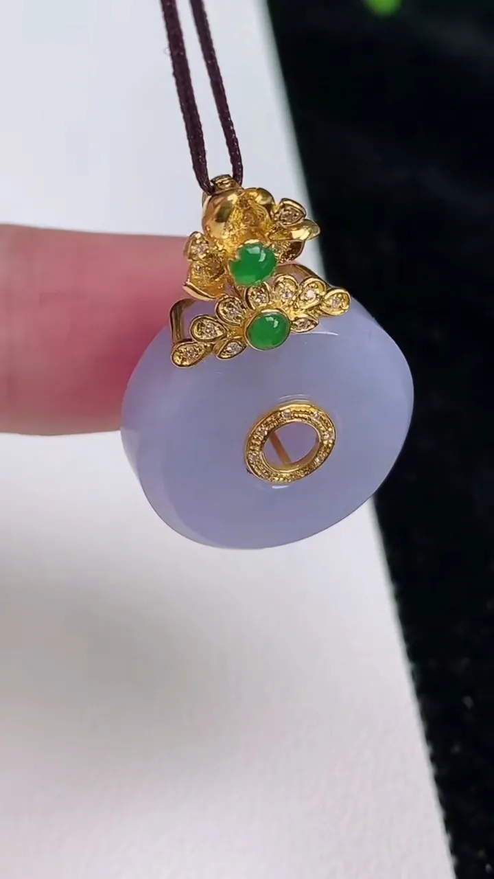 天然A货翡翠18k金紫罗兰平安扣吊坠，尺寸20.5-7.2，重量:8.39g
6月25日