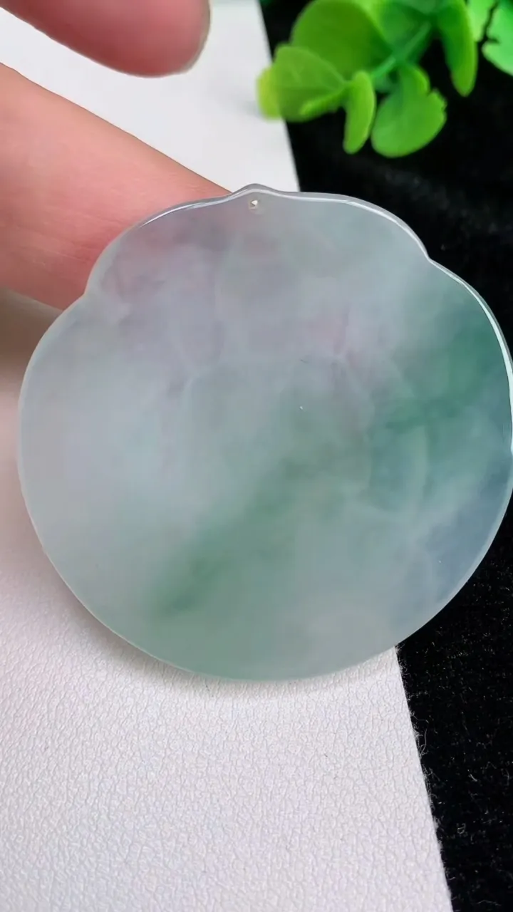 天然A货翡翠阿弥陀佛吊坠，尺寸4-47.4-4，重量:20.30g
6月25日