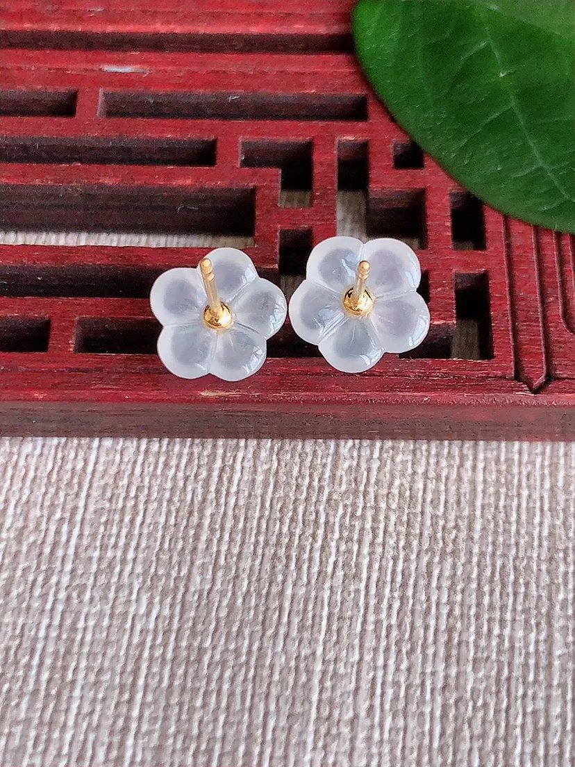 天然A货翡翠18K金镶嵌白月光花开富贵耳钉 尺寸9.7mm 重量1.32g 0624