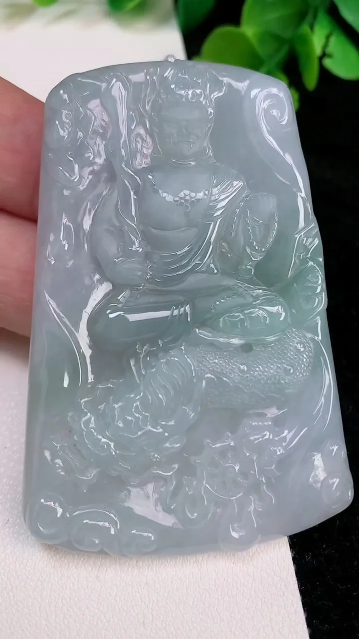 天然A货翡翠御龙不动明王吊坠，尺寸70-47.8-5.4，重量:42.00g
6月25日
