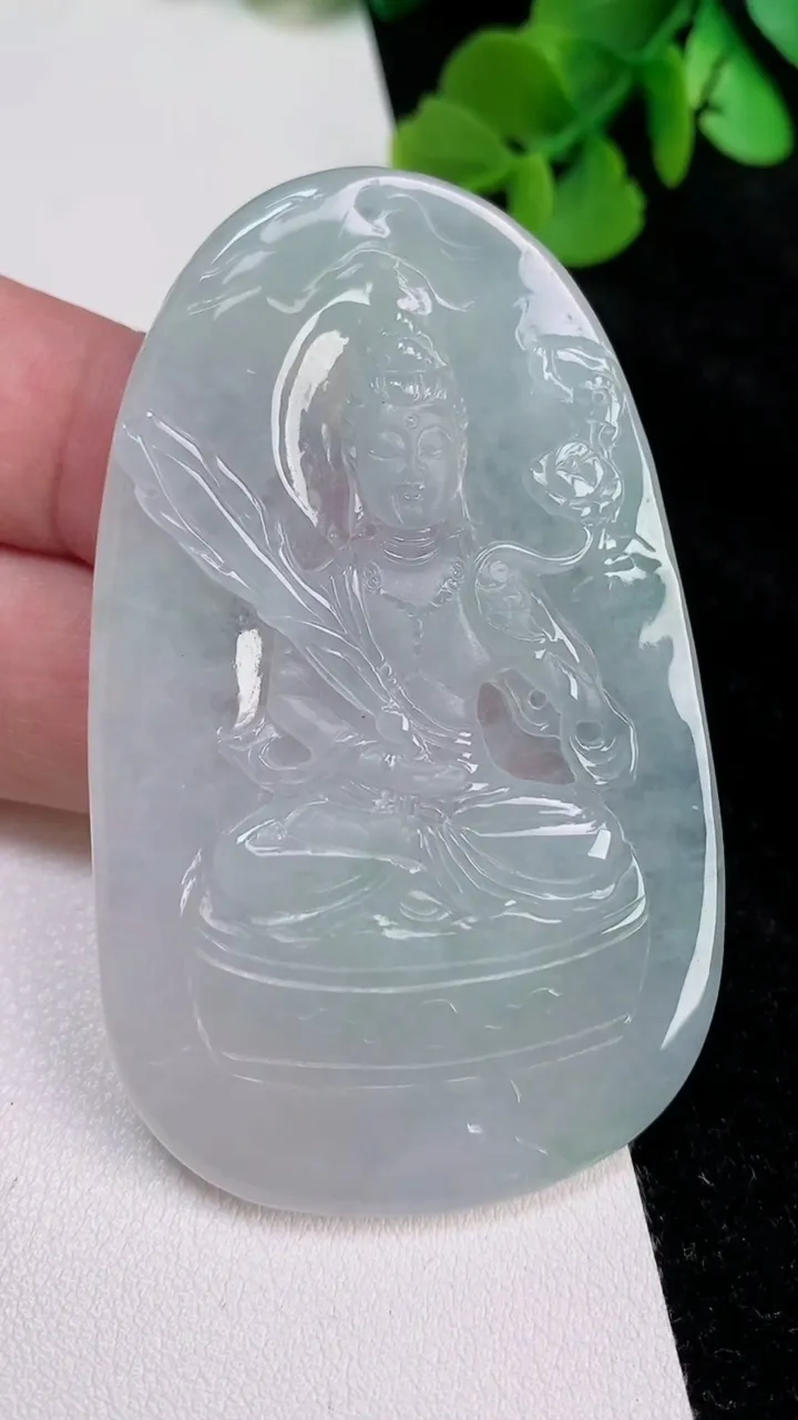 天然A货翡翠虚空藏观音菩萨吊坠，尺寸66.8-41.3-5.8，重量:34.48g
6月25日