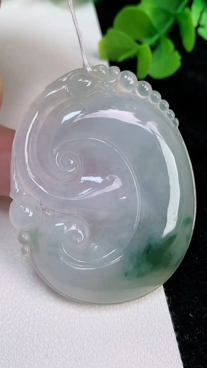 天然A货翡翠飘花如意吊坠，尺寸53.3-42.3-5.4，重量:23.31g
6月25日