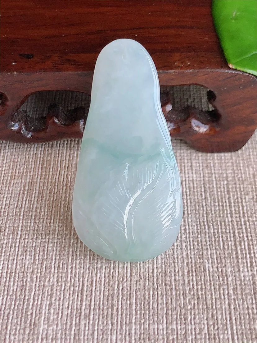 天然A货翡翠飘花大势至菩萨吊坠 尺寸43.8×21.4×8.3m量12.20g 0624