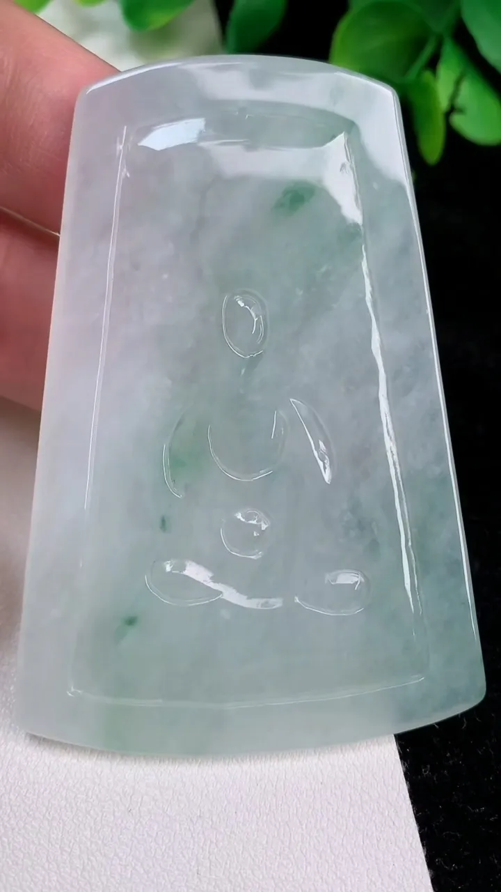 天然A货翡翠虚空藏观音菩萨吊坠，尺寸69.7-48.6-5，重量:35.74g
6月25日
