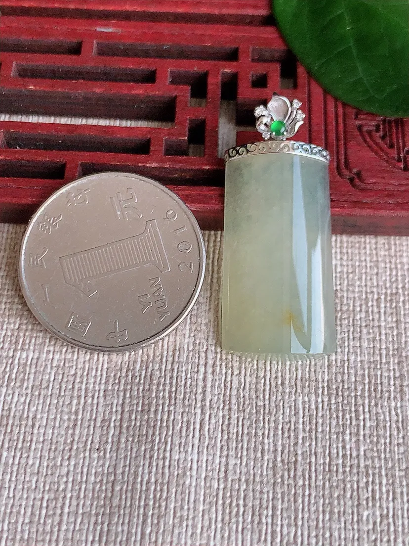 天然A货翡翠18K黄翡无事牌吊坠尺寸36×28.8×15×5m量5.30g 0624