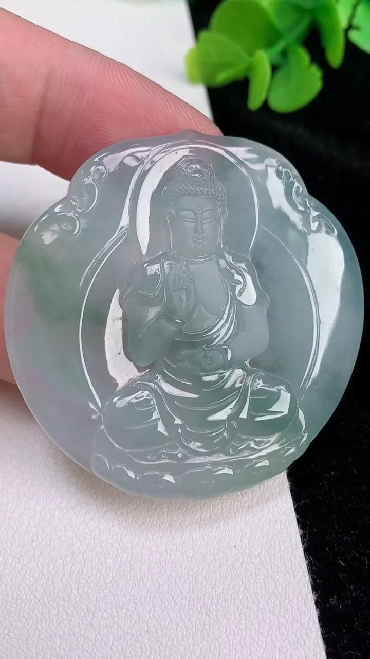 天然A货翡翠阿弥陀佛吊坠，尺寸4-47.4-4，重量:20.30g
6月25日