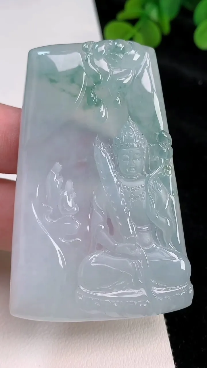 天然A货翡翠飘花虚空藏观音菩萨吊坠，尺寸67-43.8-5.2，重量:35.06g
6月26日