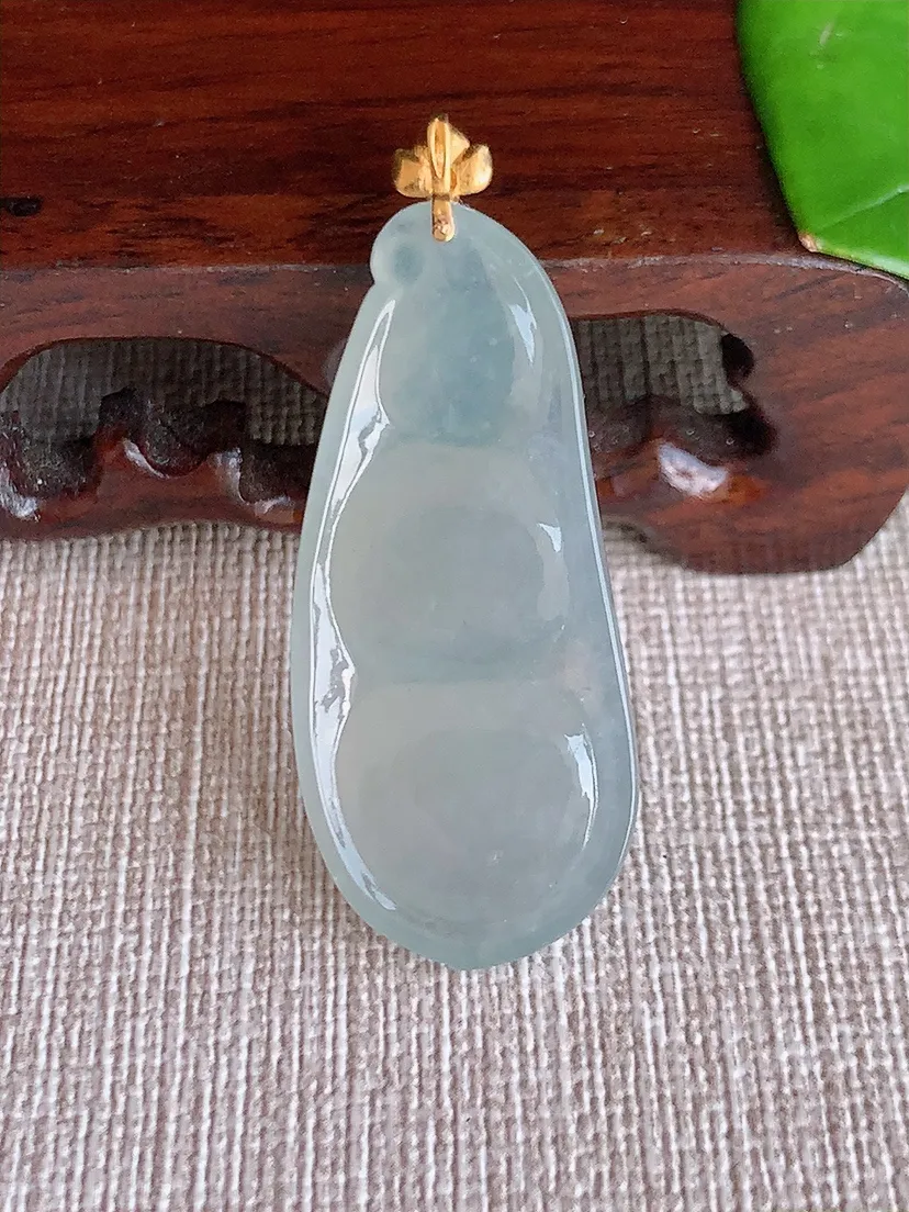 天然A货翡翠18K金扣头晴水四季豆福豆平安豆吊坠尺寸43.5×38.5×17.3×7m量8.48g 