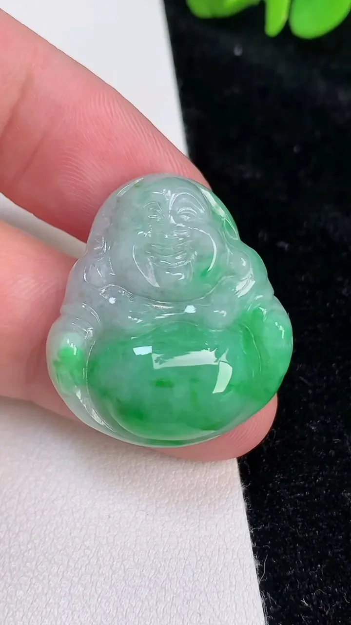 天然A货翡翠佛公吊坠，尺寸28.8-26-7，重量:8.84g
6月25日