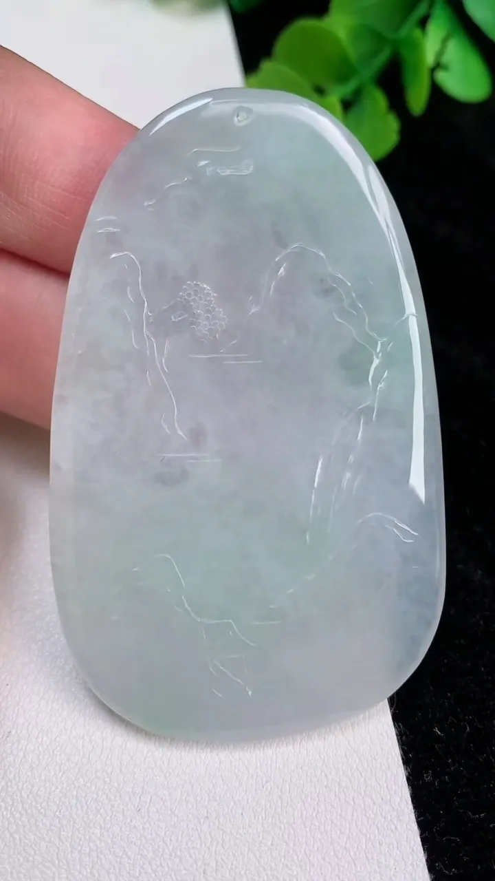天然A货翡翠虚空藏观音菩萨吊坠，尺寸66.8-41.3-5.8，重量:34.48g
6月25日
