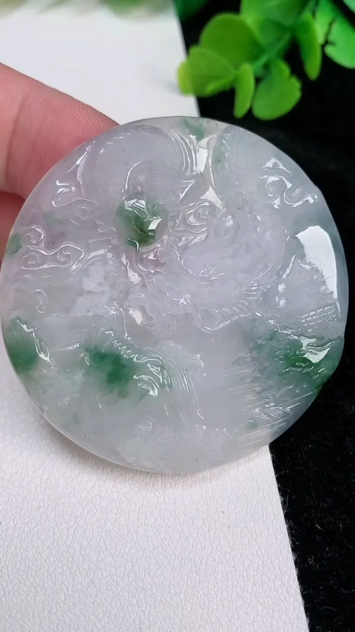 天然A货翡翠龙牌吊坠，尺寸52-5.3，重量:28.85g
6月25日