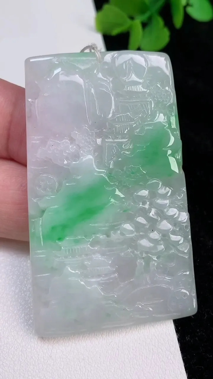 天然A货翡翠山水牌吊坠，尺寸60.2-36.8-3.3，重量:21.49g
6月25日