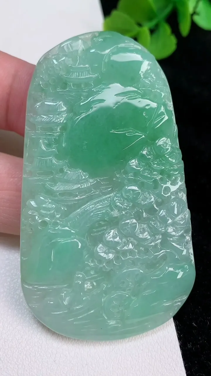天然A货翡翠山水牌吊坠，尺寸68.6-39.7-5，重量:31.77g
6月25日
