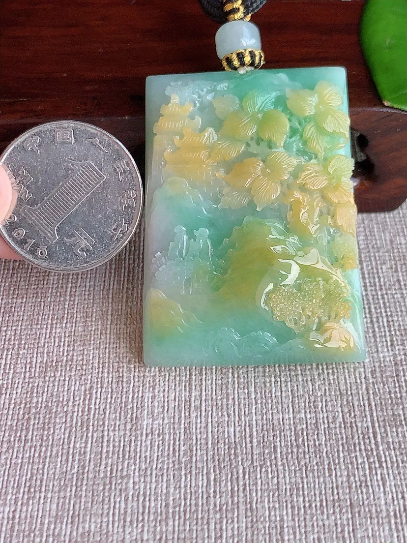 天然A货翡翠冰润黄加绿双彩意境山水牌吊坠 尺寸48.3×35.5×11m量51.68g 0624