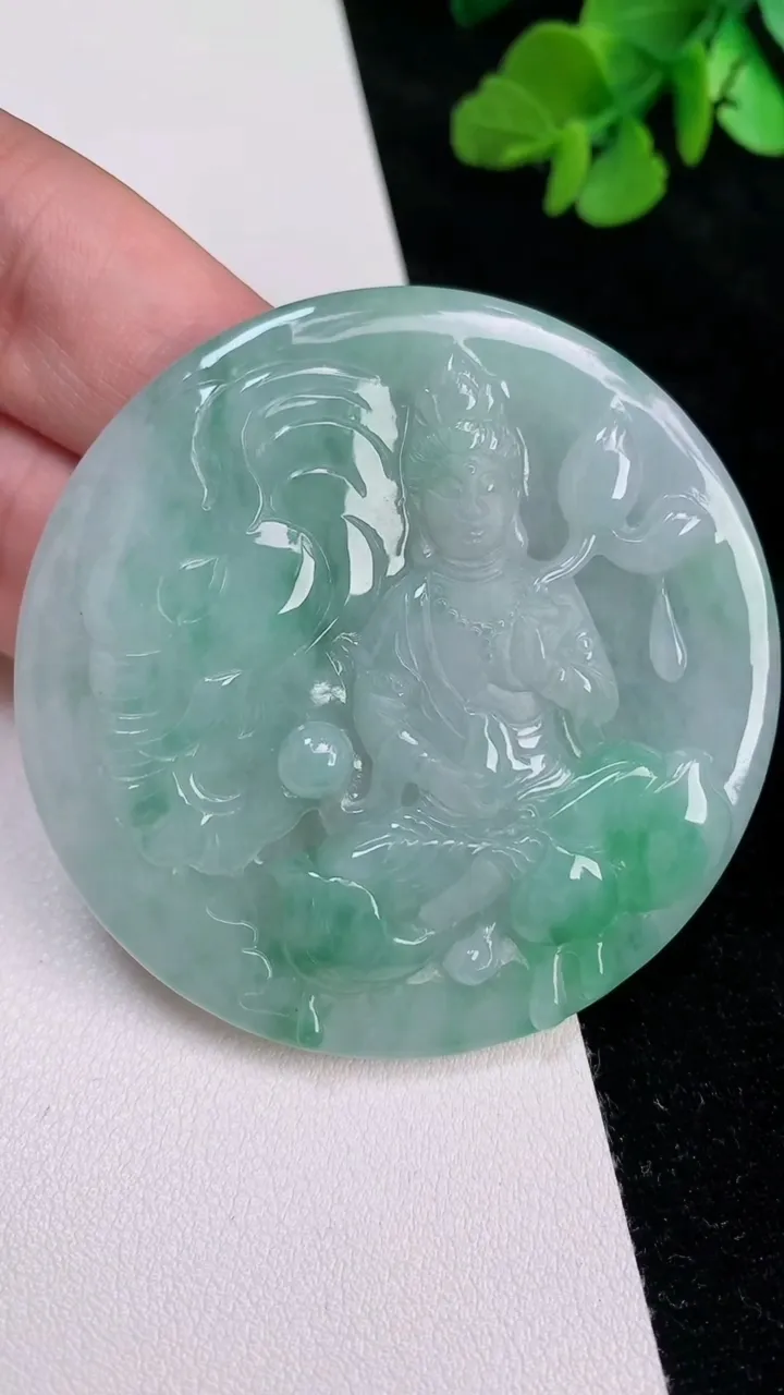 天然A货翡翠普贤菩萨吊坠，尺寸56.4-6.4，重量:40.50g
6月25日