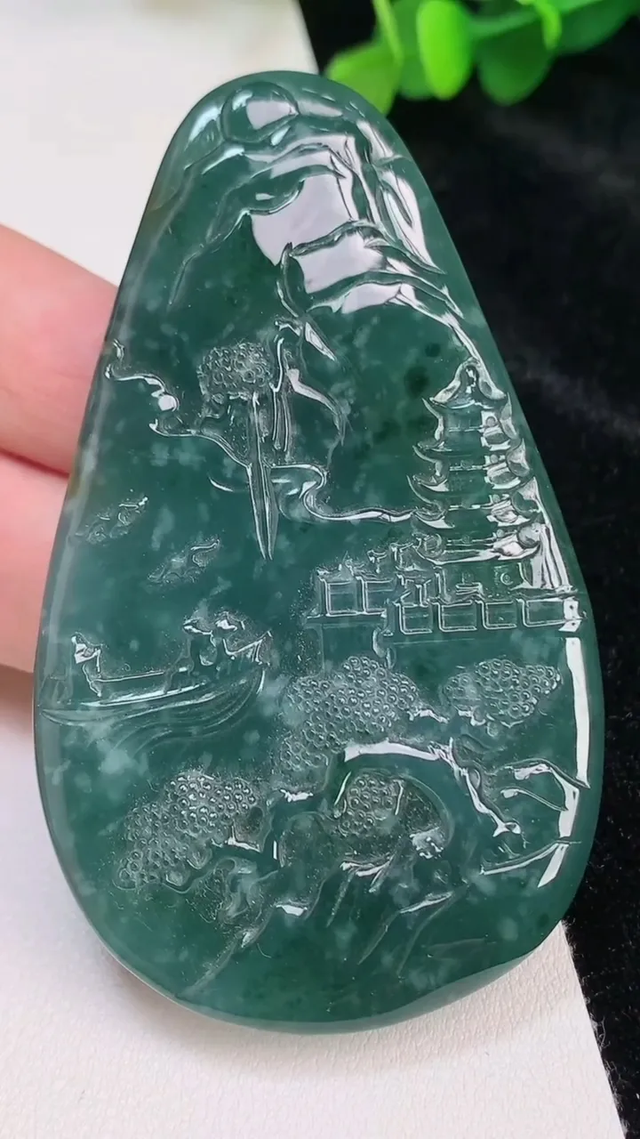 天然A货翡翠蓝水山水牌吊坠，尺寸80-46.8-8.6，重:69.16g
6月25日