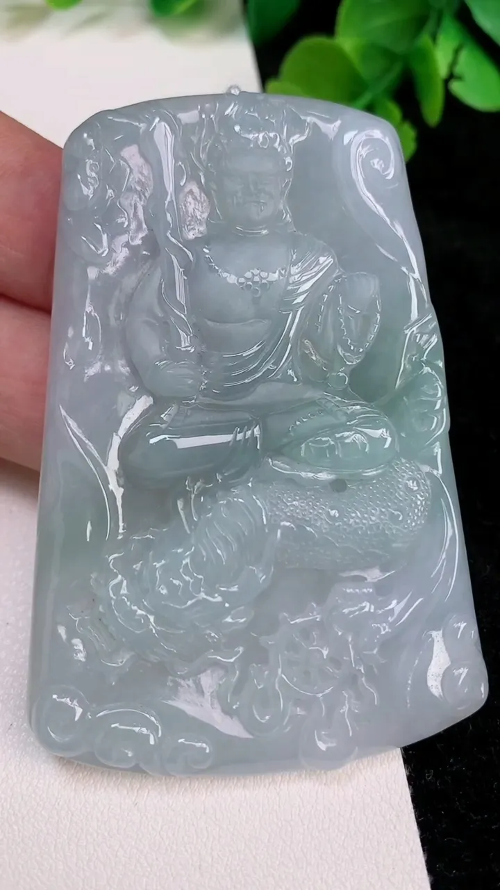 天然A货翡翠御龙不动明王吊坠，尺寸70-47.8-5.4，重量:42.00g
6月25日
