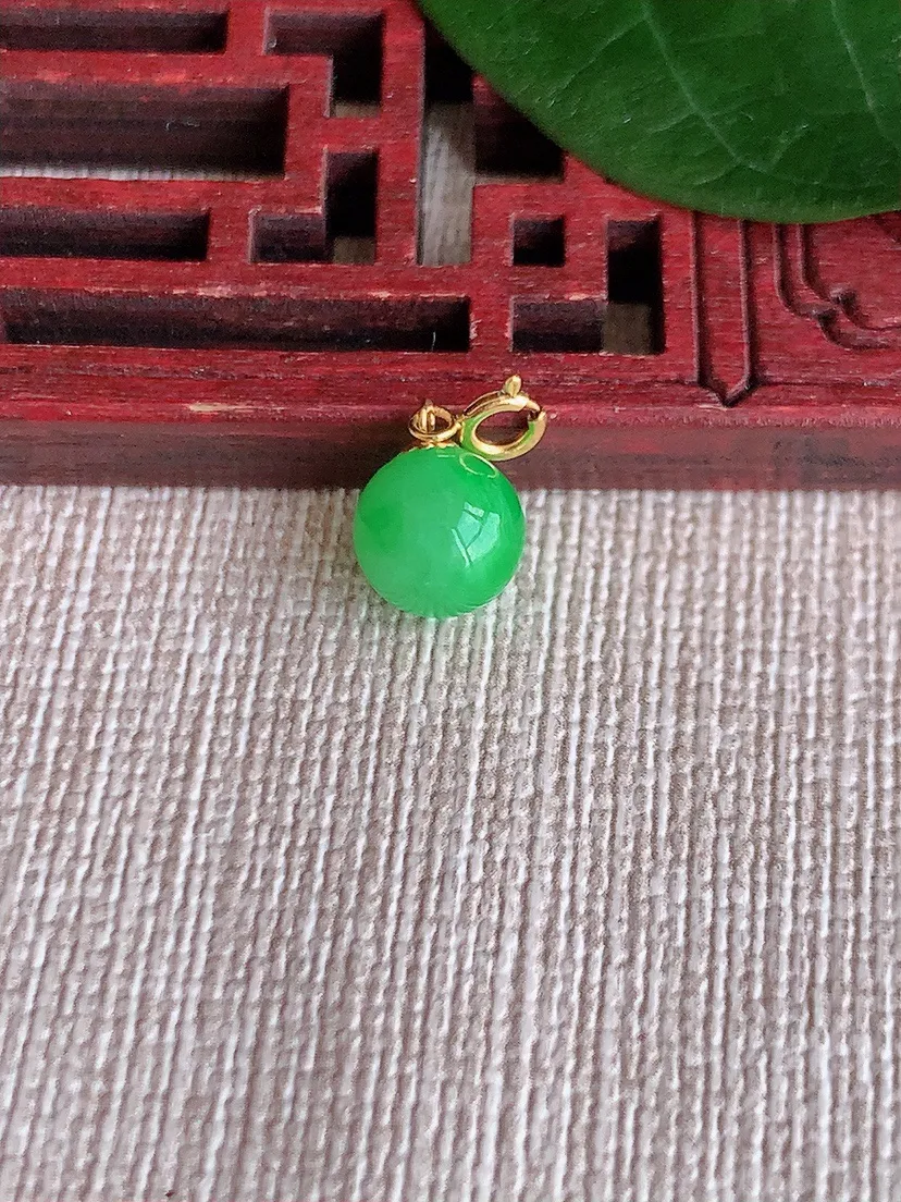 天然A货翡翠18K金扣头满绿圆珠转运珠吊坠尺寸7.2m量0.80g 0624