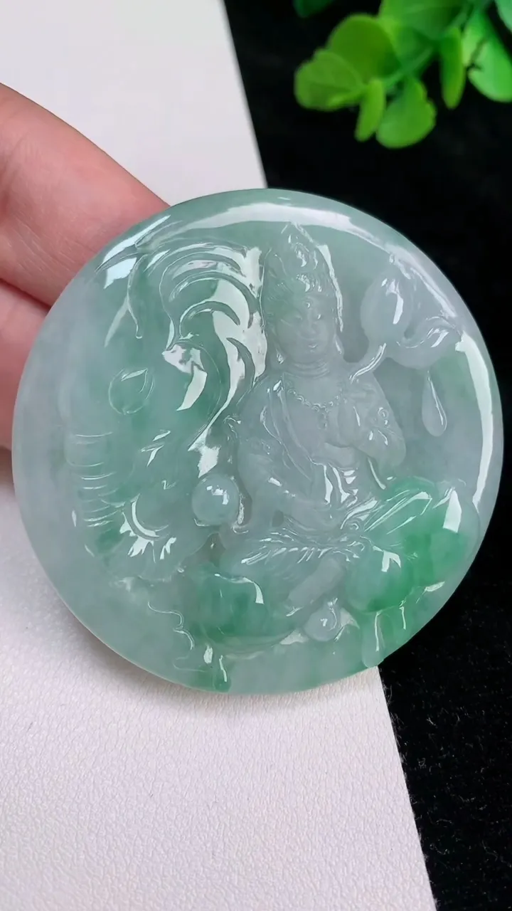 天然A货翡翠普贤菩萨吊坠，尺寸56.4-6.4，重量:40.50g
6月25日