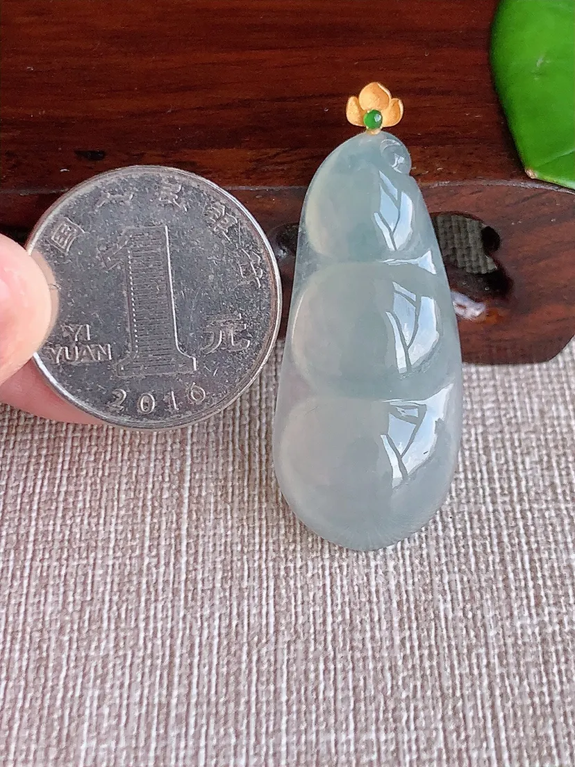 天然A货翡翠18K金扣头晴水四季豆福豆平安豆吊坠尺寸43.5×38.5×17.3×7m量8.48g 0624