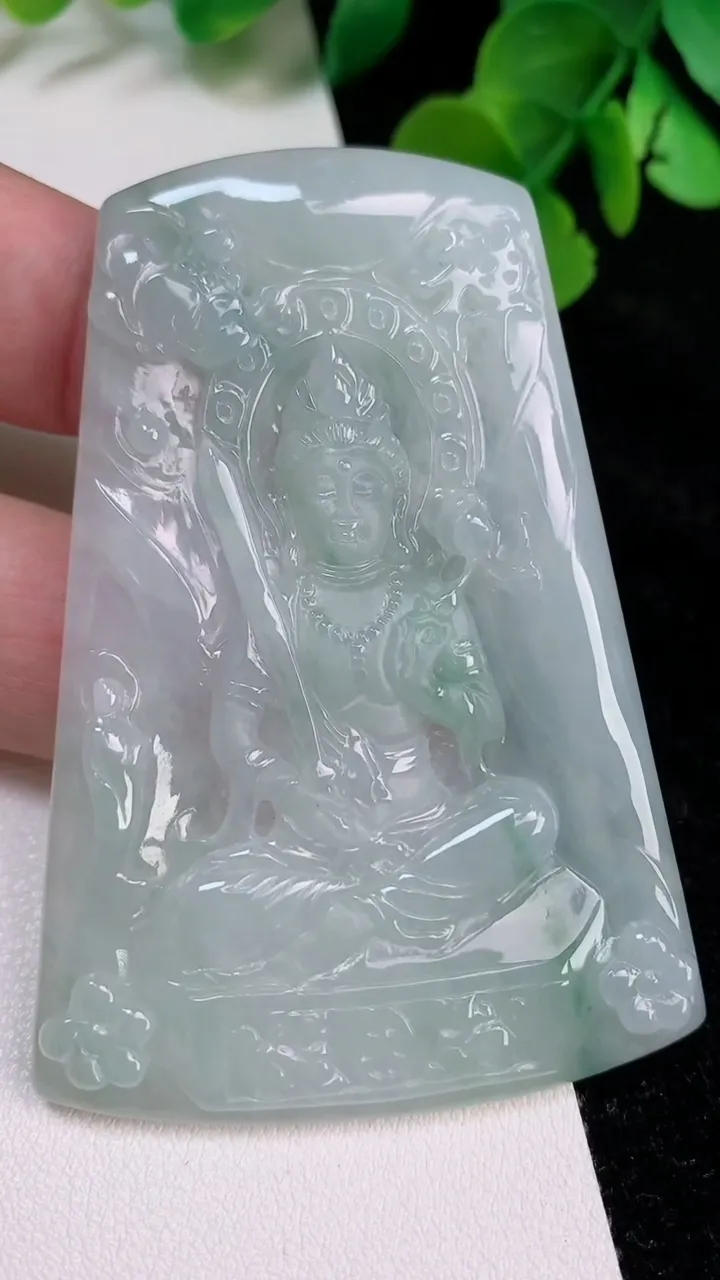 天然A货翡翠虚空藏观音菩萨吊坠，尺寸69.7-48.6-5，重量:35.74g
6月25日