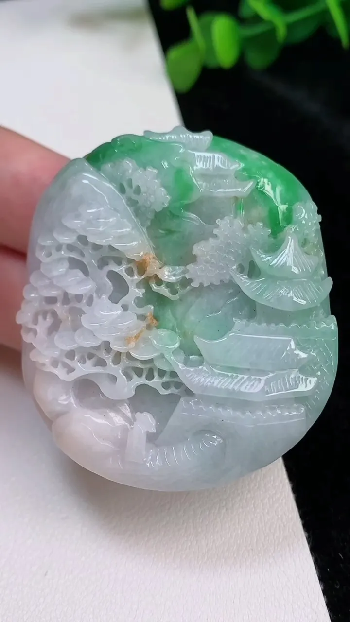 天然A货翡翠山水牌吊坠，尺寸53.5-47-13，重:66.00g
6月25日