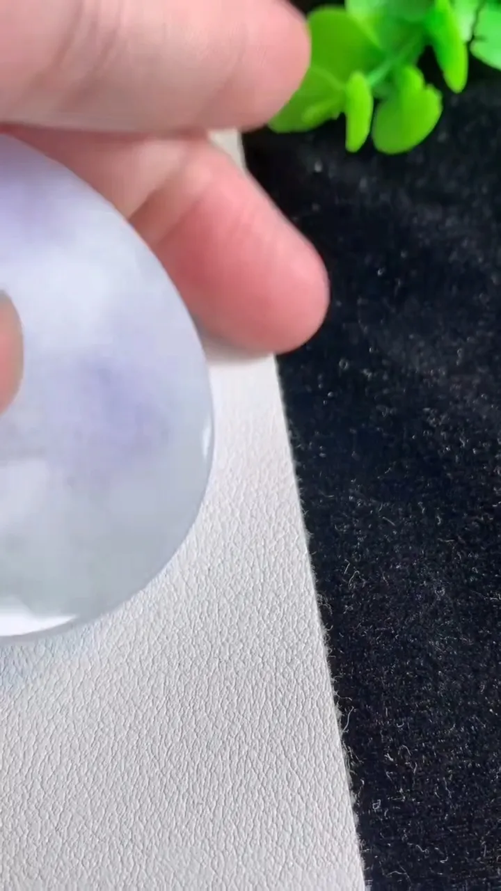 天然A货翡翠紫罗兰年年有余荷叶鱼吊坠，尺寸51.7-4.2，重量:23.35g
6月25日
