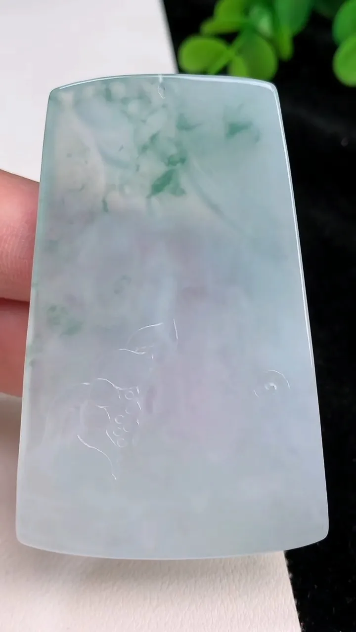 天然A货翡翠飘花虚空藏观音菩萨吊坠，尺寸67-43.8-5.2，重量:35.06g
6月26日