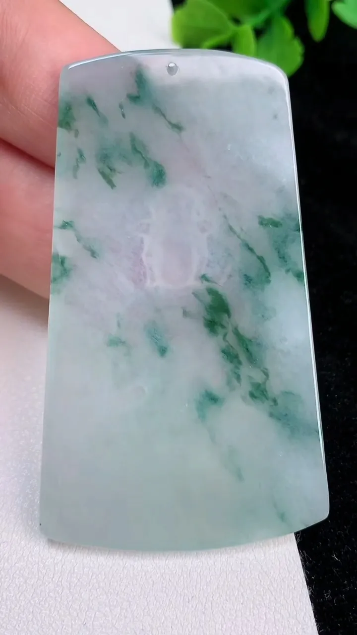 天然A货翡翠飘花祥龙大势至观音菩萨吊坠，尺寸62.6-37.2-3.8，重量:22.06g
6月25日