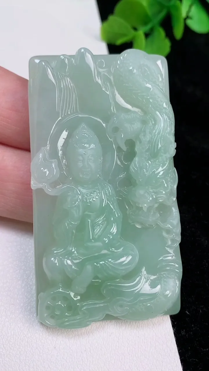 天然A货翡翠祥龙大势至观音菩萨吊坠，尺寸63.3-34.5-9，重量:42.19g
6月25日